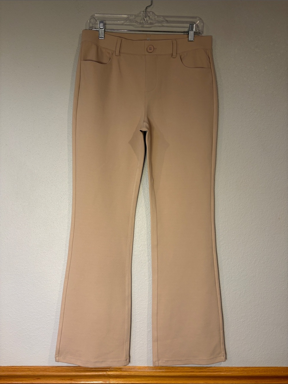 NWOT Stelle boot cut business casual stretch pull on work pants tan beige M